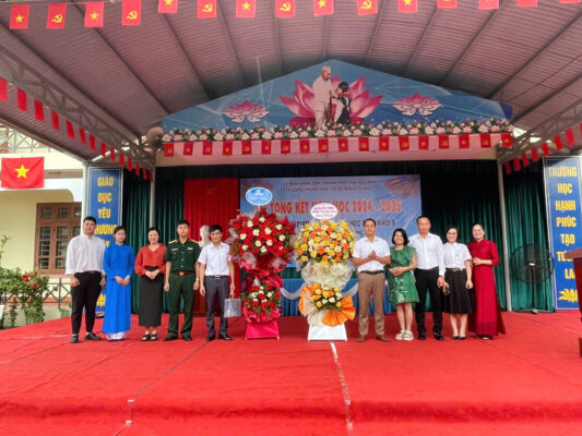 cac-phan-qua-duoc-trao-tang-tai-truong-thcs-dong-quang